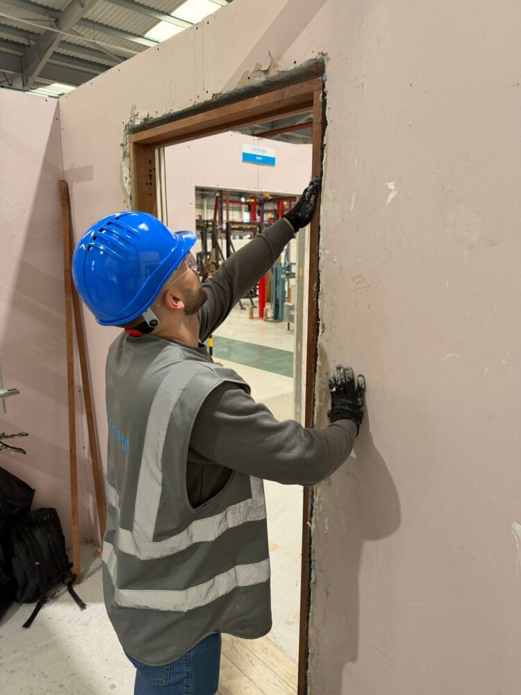 Emergency fire door repair engineer dispatched in 60 minutes
